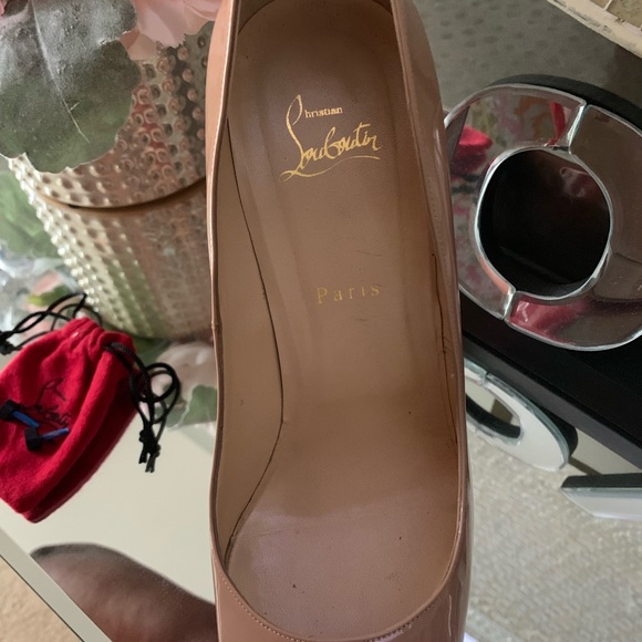 Christian Louboutin - Picture 4 of 4